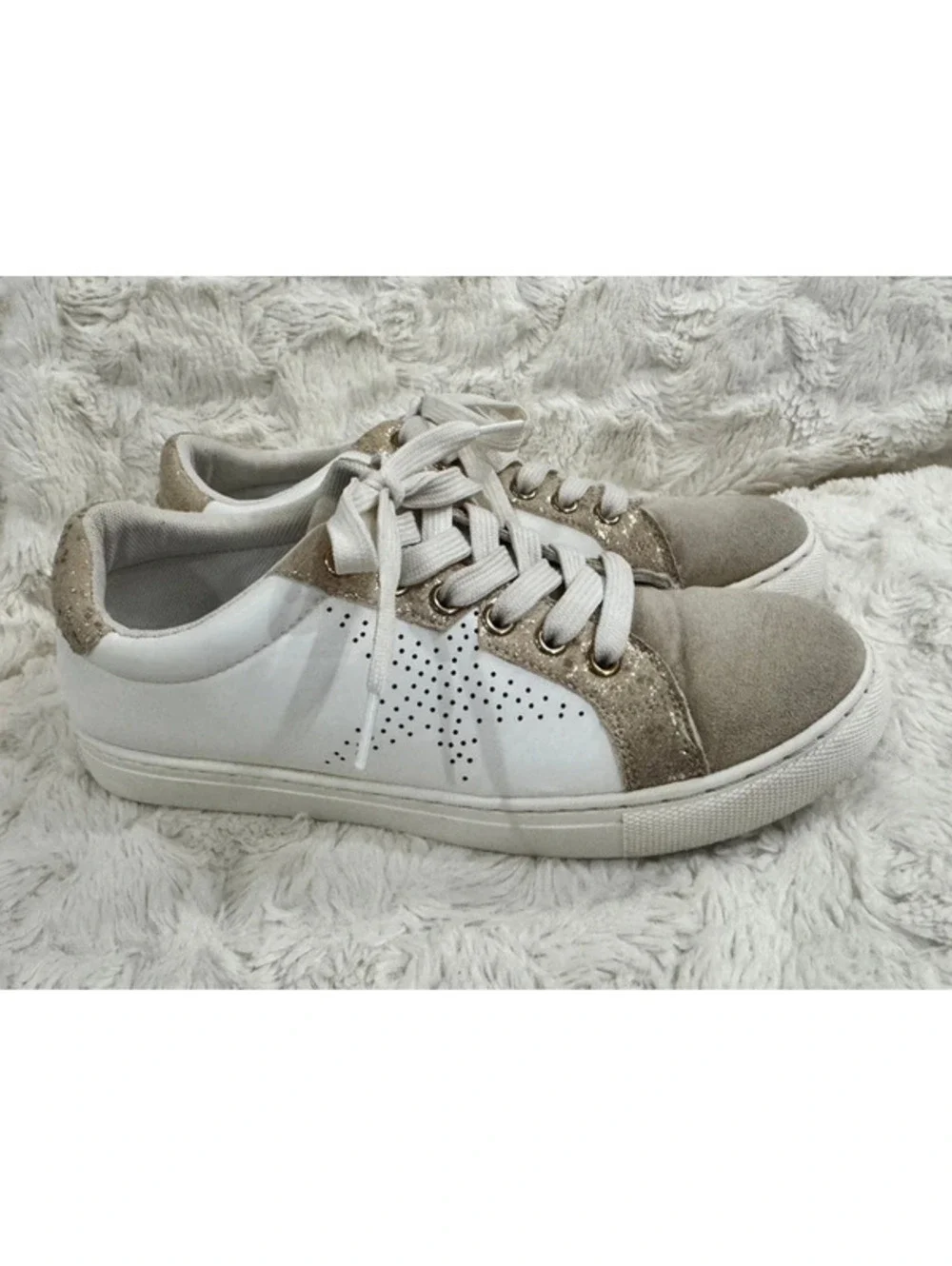 Outwoods Women’s Boutique sneakers. Size 8